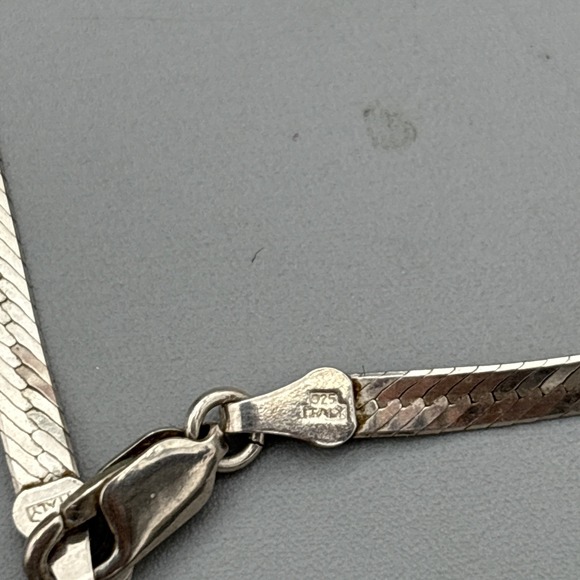 Vintage Sterling Silver Herringbone Chain Necklace Made In Italy 17" - Picture 7 of 10